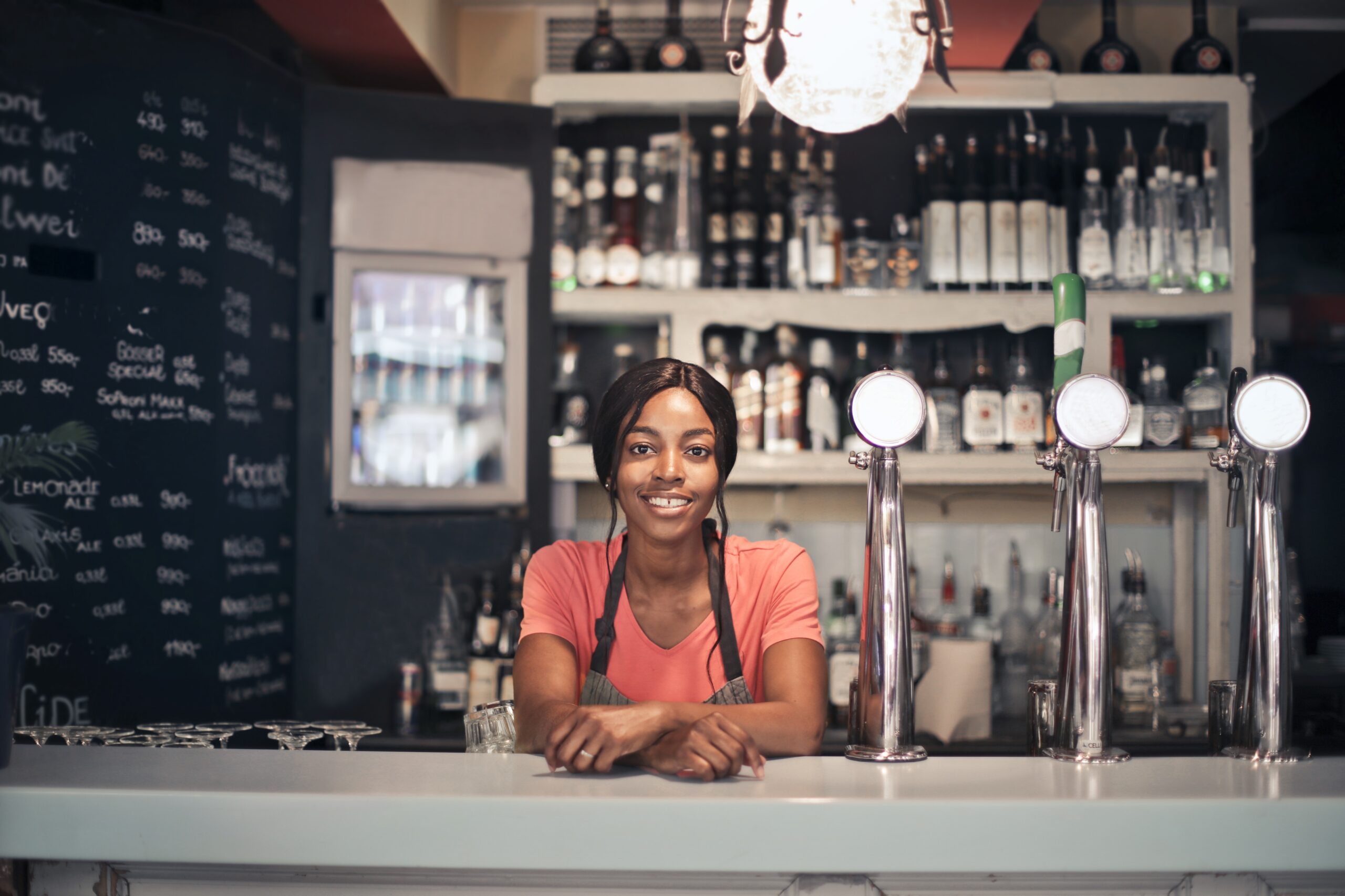 Claves para mejorar el servicio al cliente pexels-andrea-piacquadio-3752747