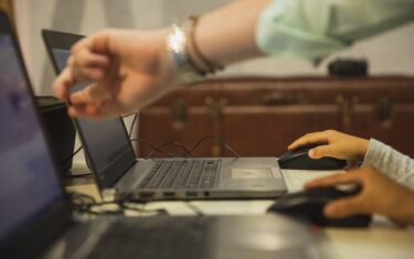 Estrategias de Marketing Digital para Escuelas y Universidades Más Inscripciones, Menos Esfuerzo pexels-ryutaro-5745520