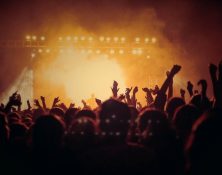El monopolio del Worship y el Urbano en la música cristiana dajanny berges pexels-vishnurnair-1105666