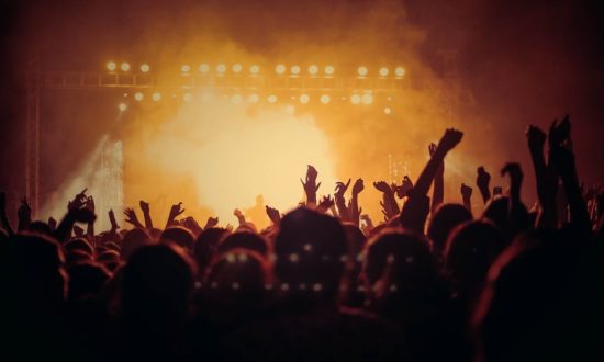 El monopolio del Worship y el Urbano en la música cristiana dajanny berges pexels-vishnurnair-1105666