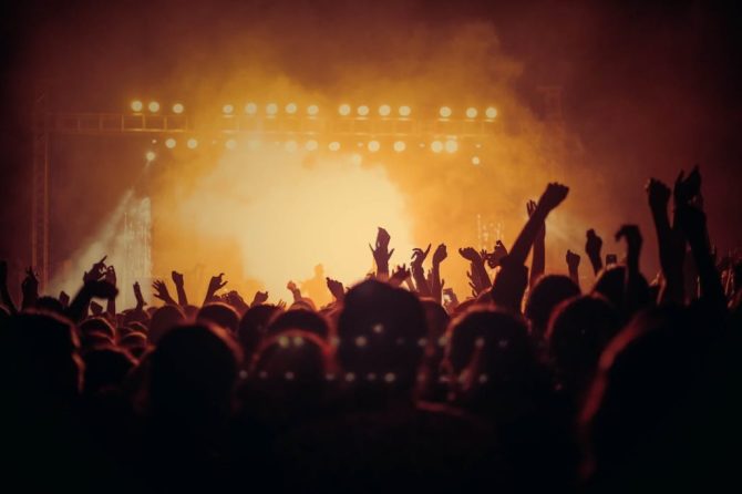 El monopolio del Worship y el Urbano en la música cristiana dajanny berges pexels-vishnurnair-1105666